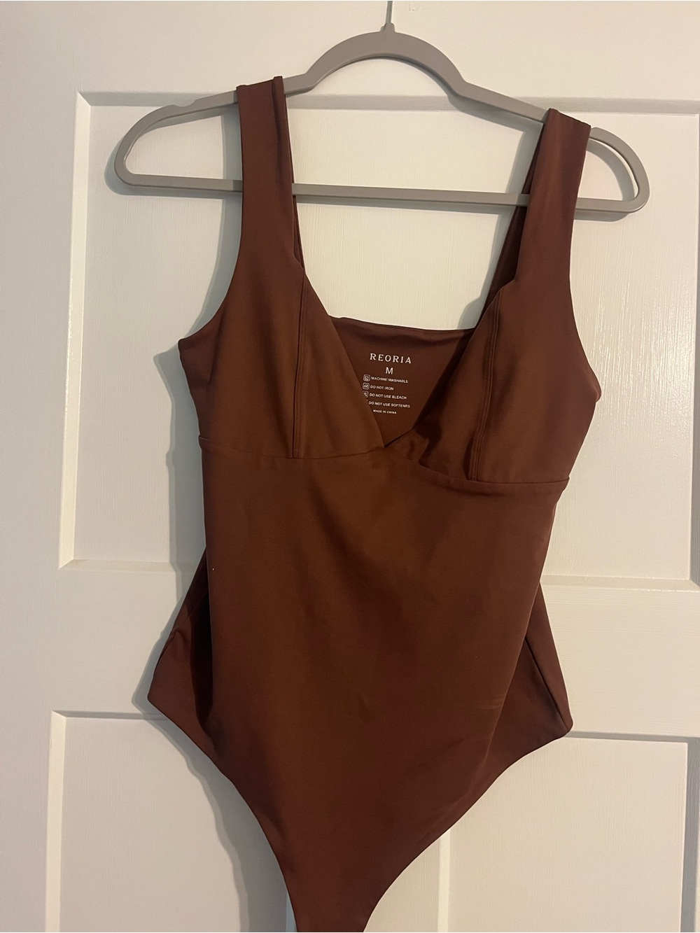 REORIA Brown Square Neck V-Wire Bodysuit (Size Medium)